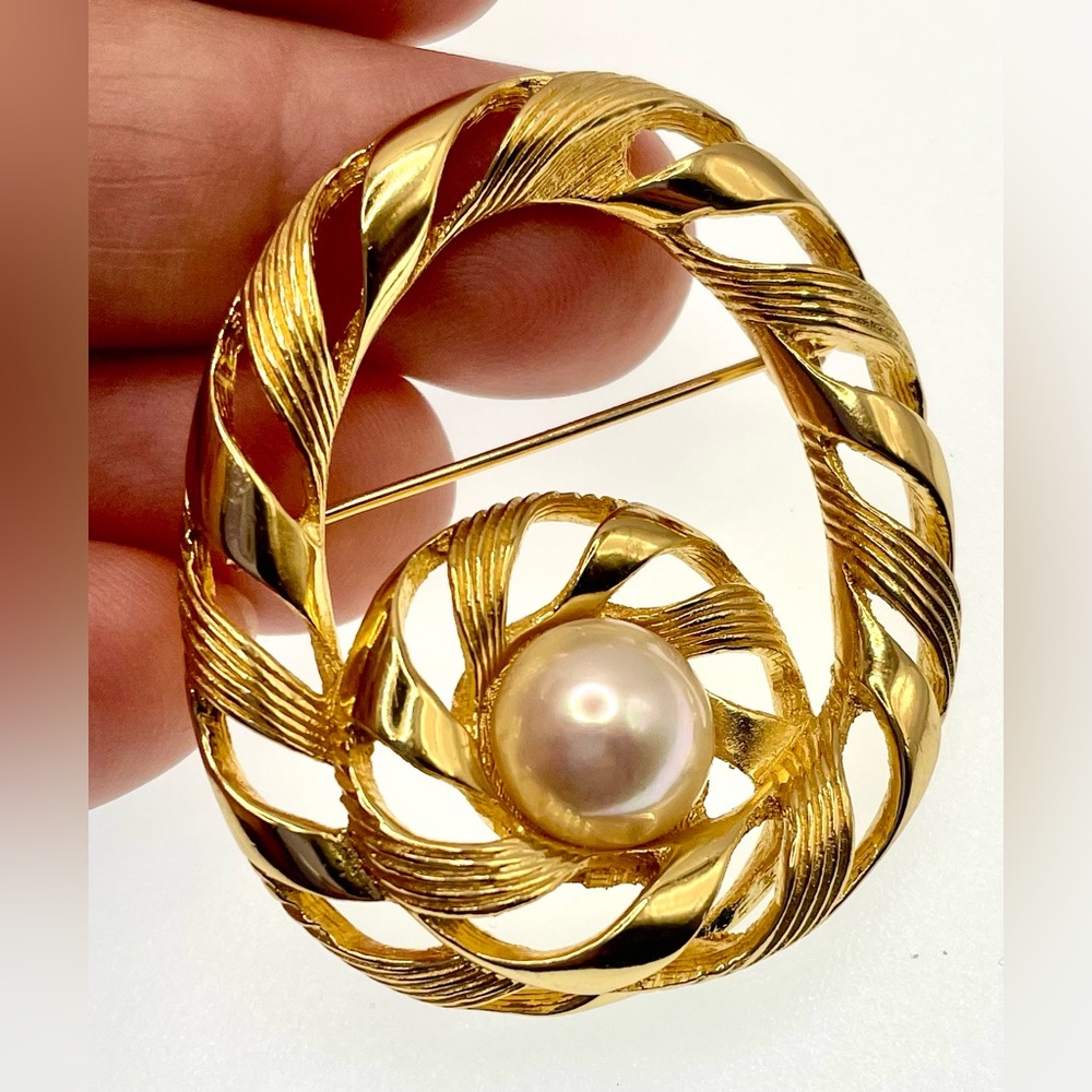 Vintage 70s Signed Christian Dior Runway Couture Gold Plated Faux Pearl Brooch - Picture 1 of 8